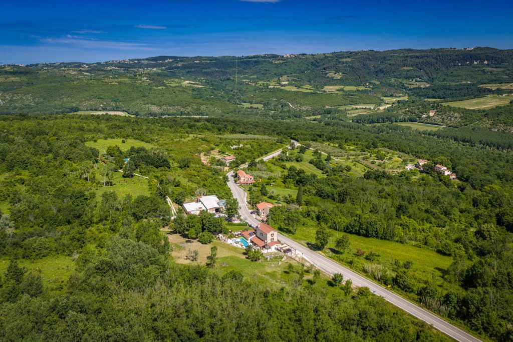 Villa u istarskom krajoliku