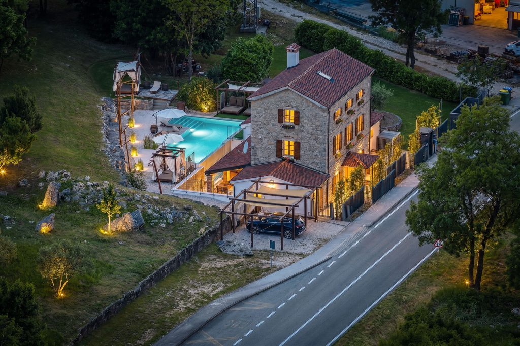 Villa u istarskom krajoliku
